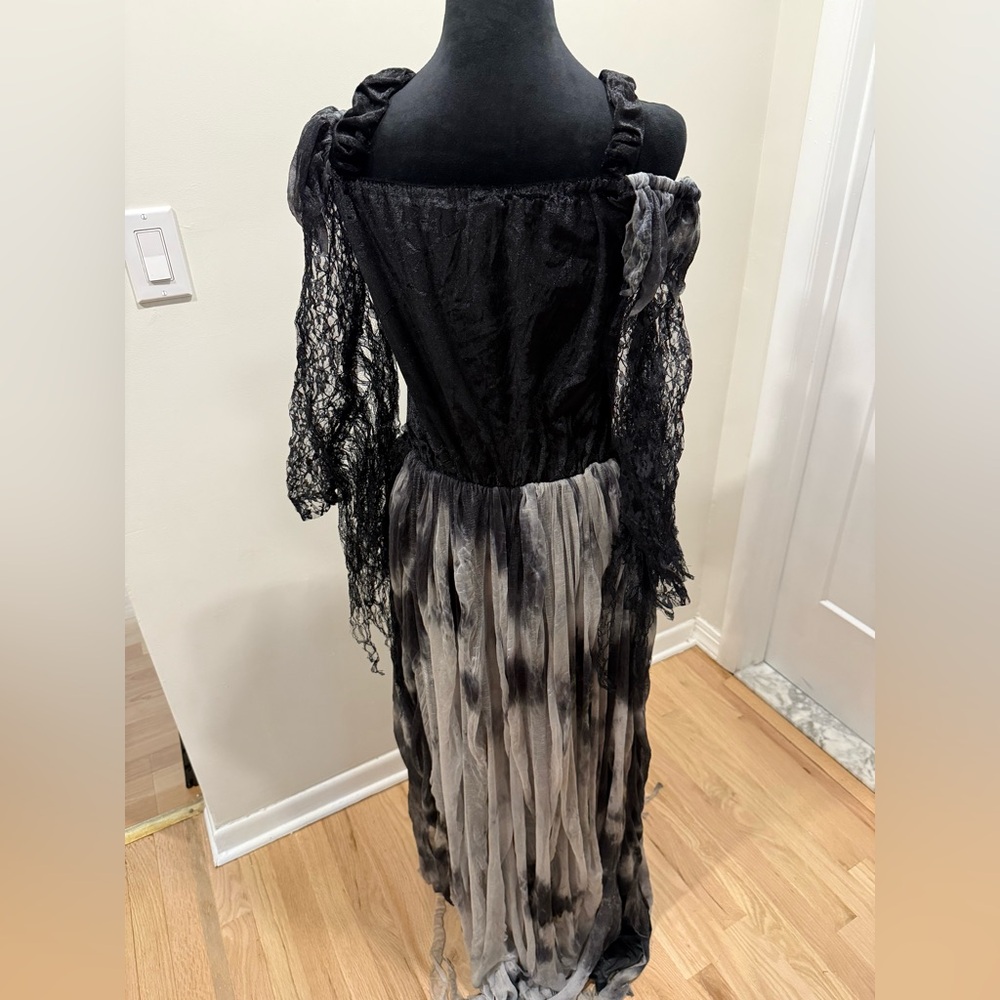 Cementery Bride Strapless Black and Gray Dress - Picture 7 of 8